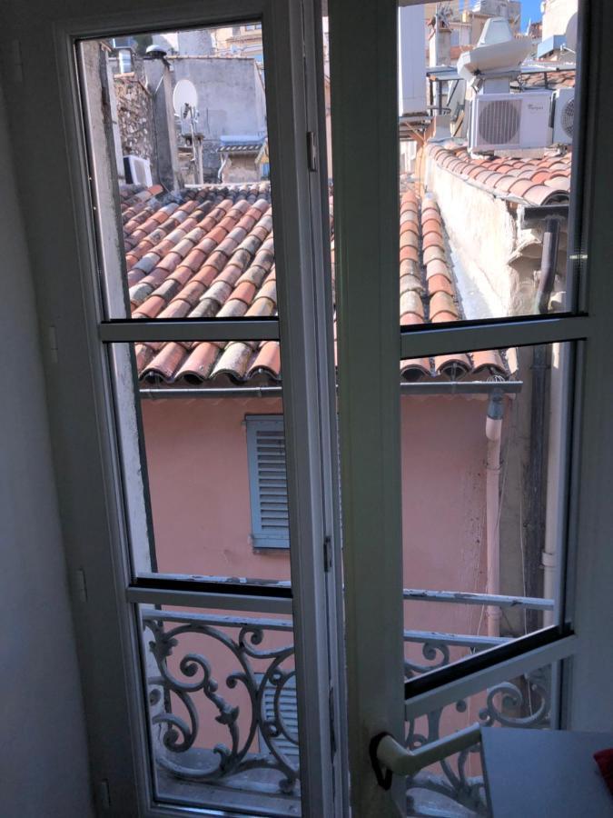 A Deux Pas Du Palais Des Festivals , Deux Pieces Dans Le Bas Du Quartier Historique Du Suquet A Appartement *