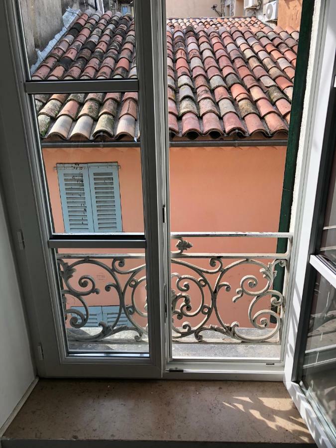 A Deux Pas Du Palais Des Festivals , Deux Pieces Dans Le Bas Du Quartier Historique Du Suquet A Appartement *