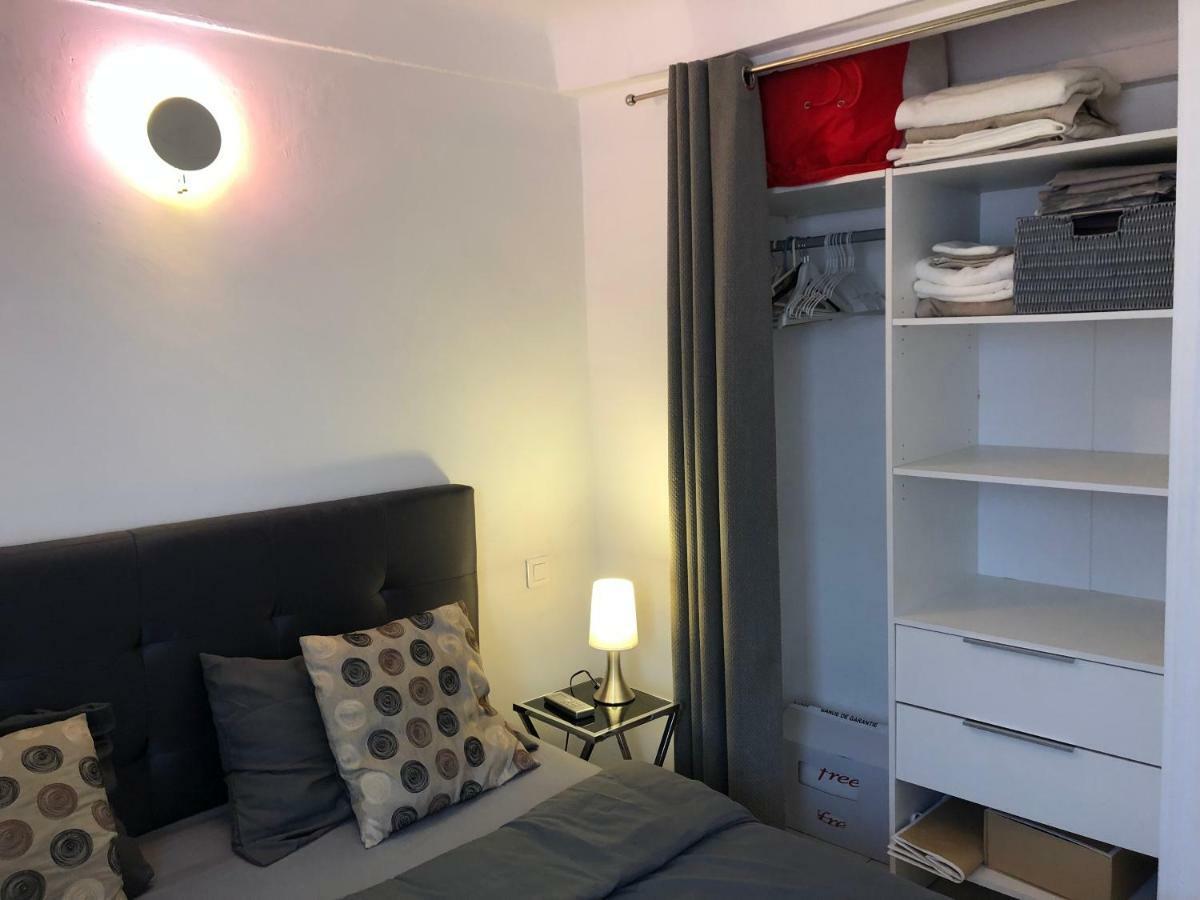 A Deux Pas Du Palais Des Festivals , Deux Pieces Dans Le Bas Du Quartier Historique Du Suquet A Appartement *