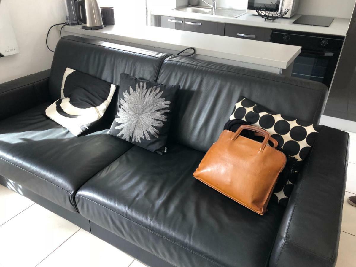 A Deux Pas Du Palais Des Festivals , Deux Pieces Dans Le Bas Du Quartier Historique Du Suquet A Appartement Cannes