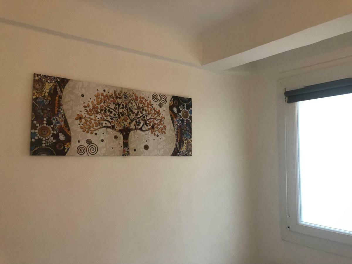A Deux Pas Du Palais Des Festivals , Deux Pieces Dans Le Bas Du Quartier Historique Du Suquet A Appartement